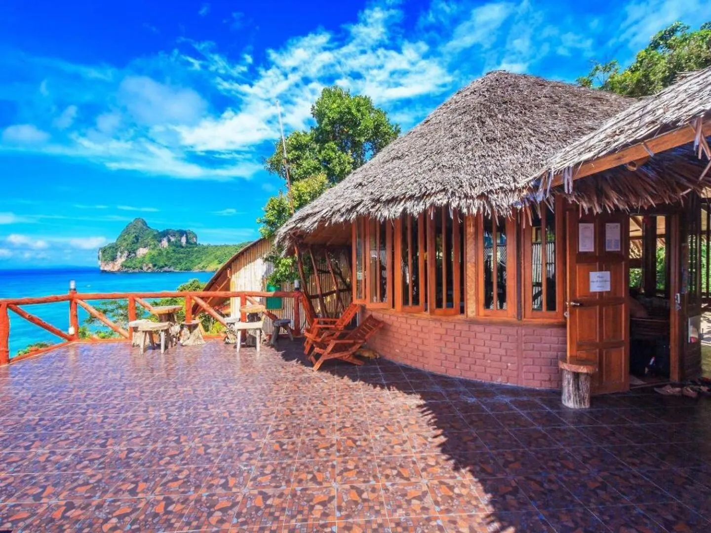 Affittacamere Hotel Phuphaya Seaview Phi Phi Don